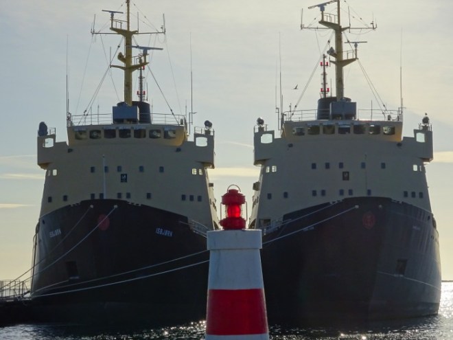 160924schiffemitrotertonne